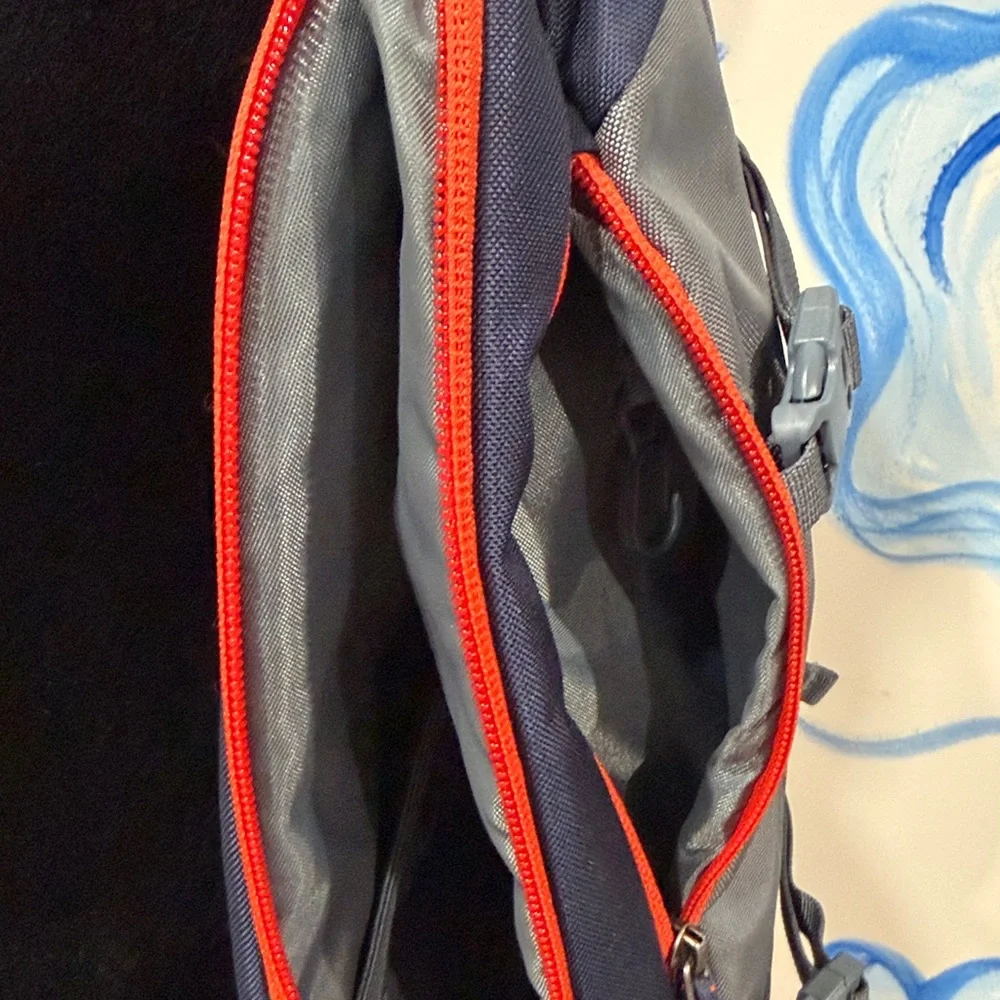 Patagonia Navy, Gray & Red Sling Bag - Atom 8L Style - Picture 5 of 7